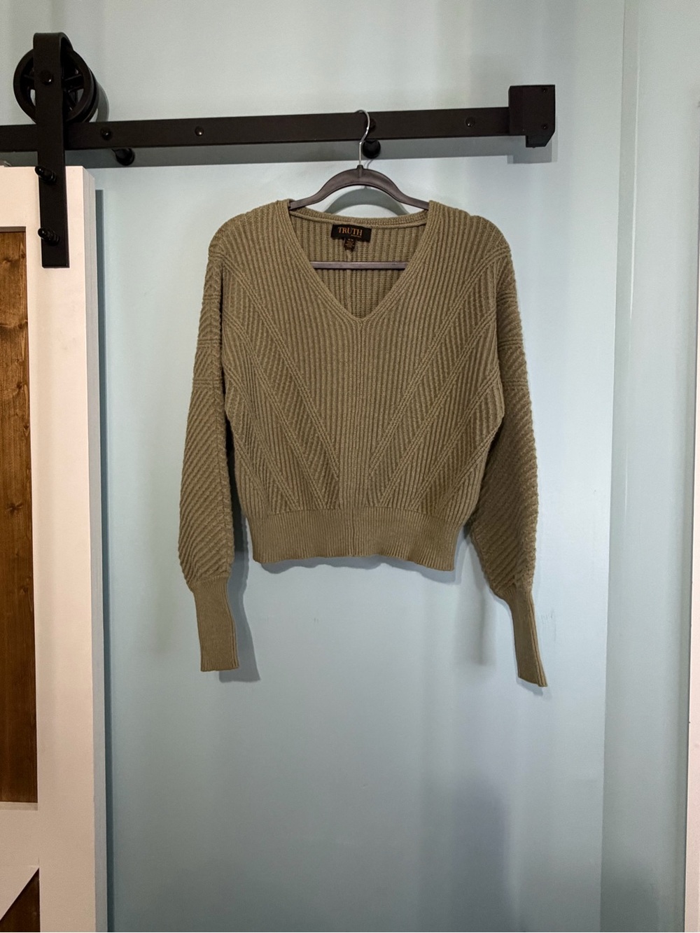 Truth by Republic Women’s Medium Olive Sage V Neck Textured Knit Sweater